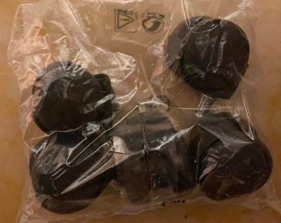 40 koleček (8 balíčků po 5 kolečkách) ke kancelářské židli.