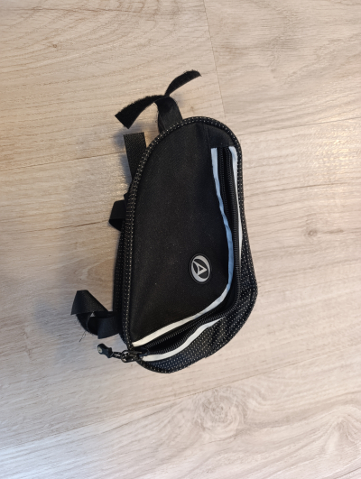 brašna na kolo na rám