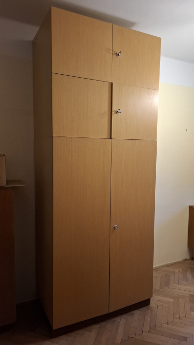 Daruji sestavu třech skříní