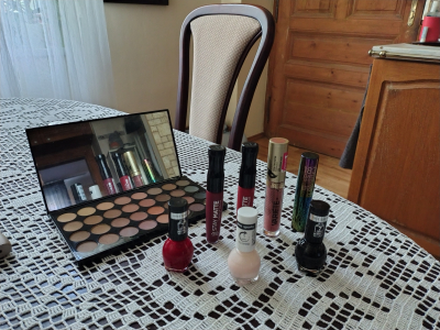 Dekorativní kosmetika - směs