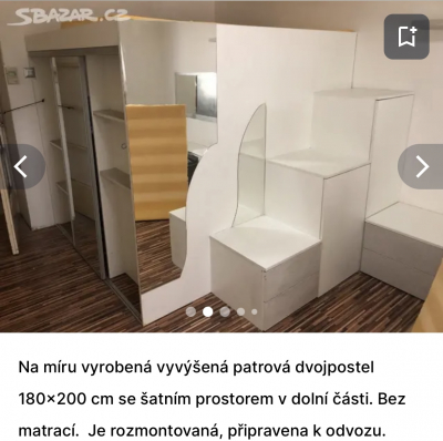 Dvoulůžková postel a šatní skříň v jednom.