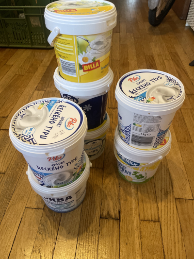 Kyblíky od jogurtu