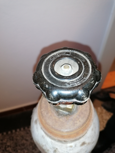 Kyslíková plynová lahev