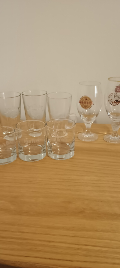 Daruji sklenice na vodu, bourbon, pivo