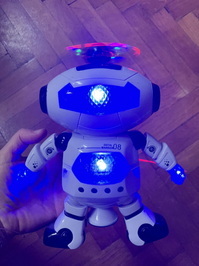 Hraci a svitici robot