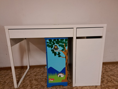 Dětský psací stůl bílý