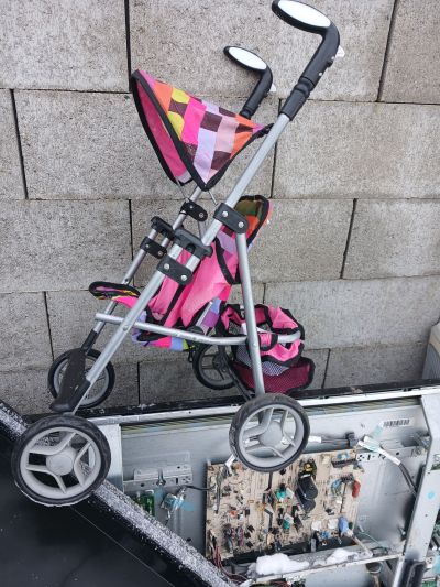 Kočárek pro panenky