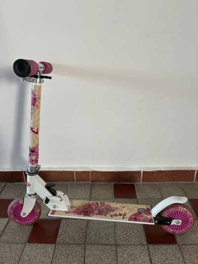 Koloběžka 4-6let, svítící kolečka