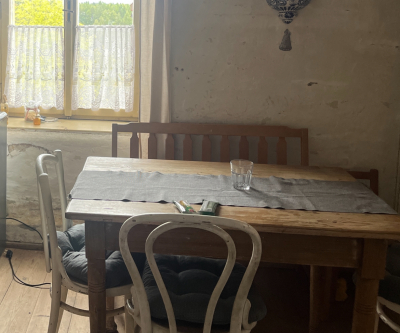 Stůl, židle, lavice