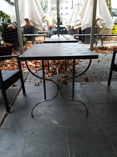 Stoly s kovovým podstavcem 6ks