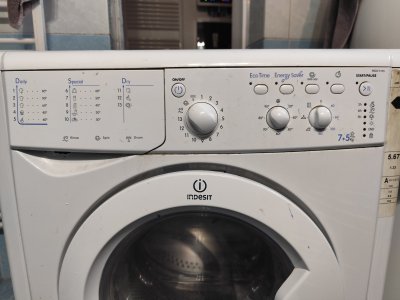 Indesit pračka se sušičkou, plně funkční