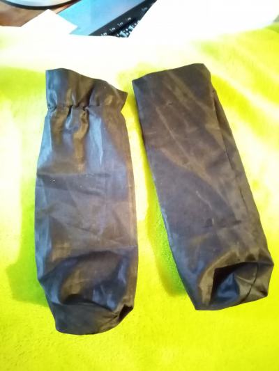 2 futrály asi na lahev