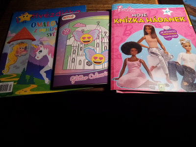 omalovánky a časopisy