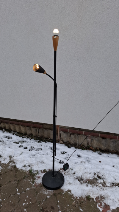 Stojací lampa Ikea.