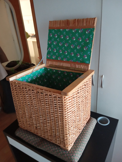 Koš na prádlo - sedačka
