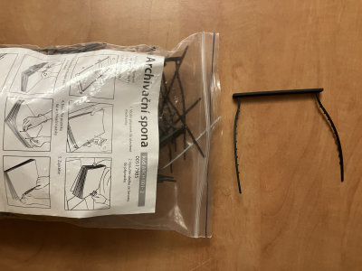 Plastové archivační spony