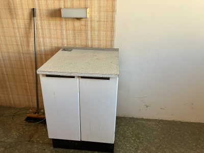 Retro plechová skříňka 61x60x86 cm