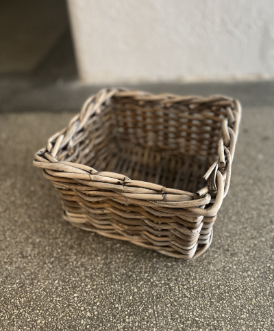 Proutěný košík z IKEA