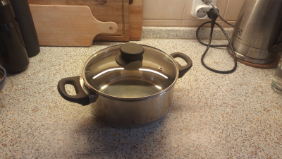 kuchyňský hrnec