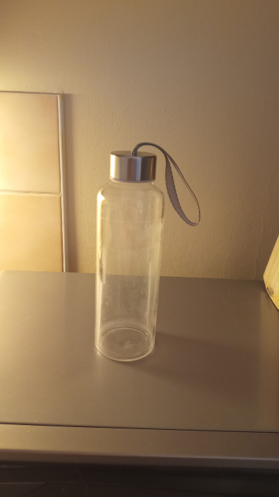 Skleněná lahev na pití