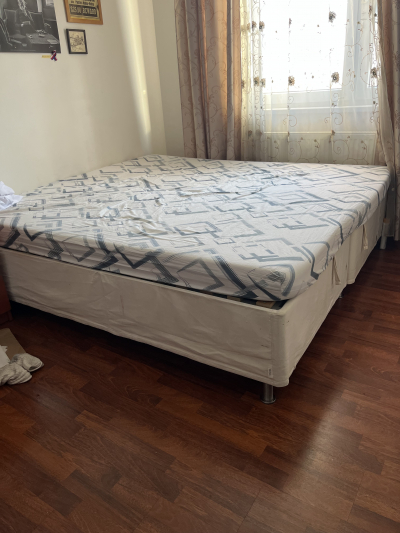 Postele s úložným prostorem