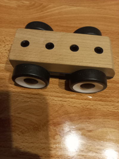 Dřevěné autíčko