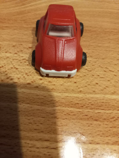 Červené autíčko