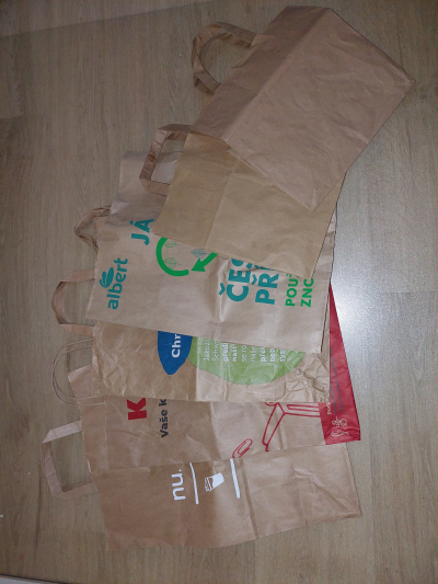 Papirove tasky ruznych velikosti