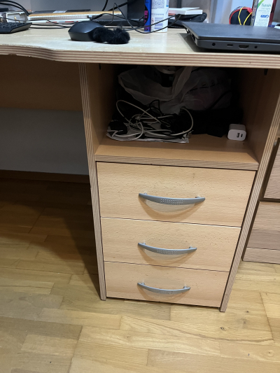 Stul 150*80 se supliky. Barva dub