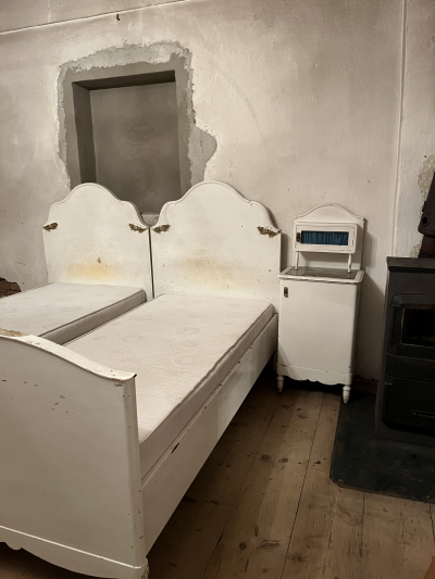 Vybavení do ložnice - postele, noční stolky