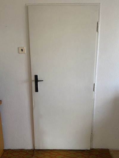 Staré dveře v zachovalém stavu