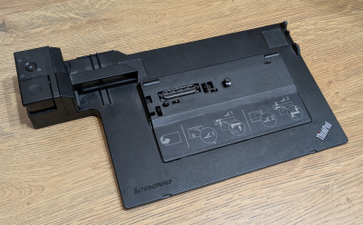 3 různé dokovací stanice ThinkPad