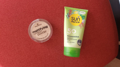 pudr a opalovací krém