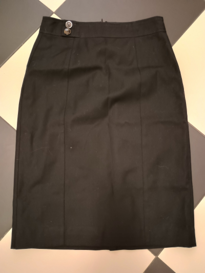 Sukně nad kolena 34 slusna