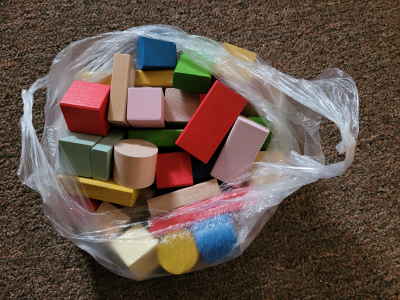 Dřevěné kostky na hraní