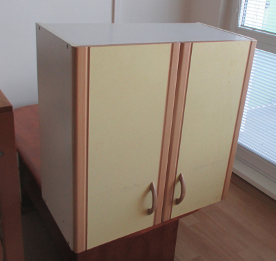 Závěsná skříňka