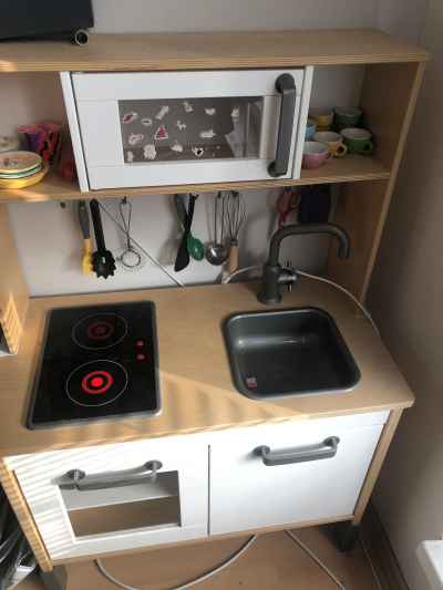 Plne funkční dětská ikea kuchyňka výborný stav s vybavickou