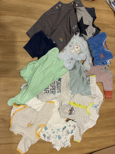 Klučičí mimi obleceni