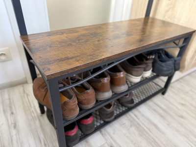 Věšák s botníkem