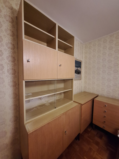 Starší nábytek za odvoz - postele, šatní skříň, skříňky...