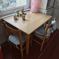 Jídelní stůl a 2 židle