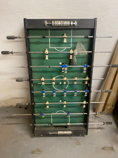 Stolní fotbálek (chybí nohy)