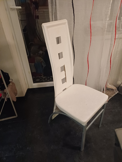 5 židlí k jidelnimu stolu