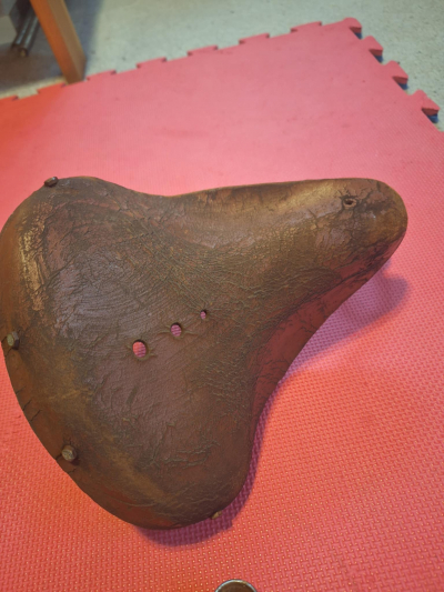 Retro kožené sedlo