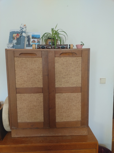 Policová skříňka