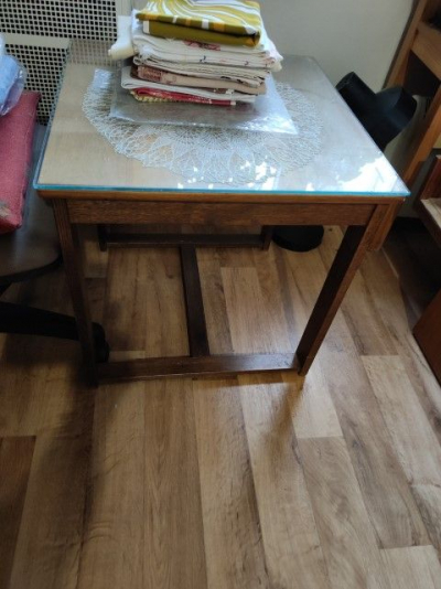 Stolek se skleněnou deskou 55x55x55cm