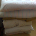 polštáře, deky