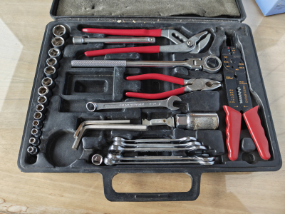 Kufřík s nářadím