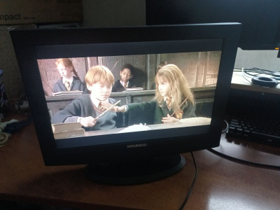 Malý televizor (19") -- HYUNDAI HLHW19882DVBT