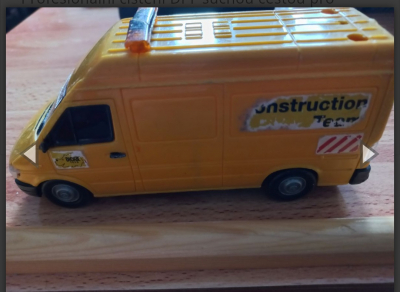 Auto žlutá dodávka